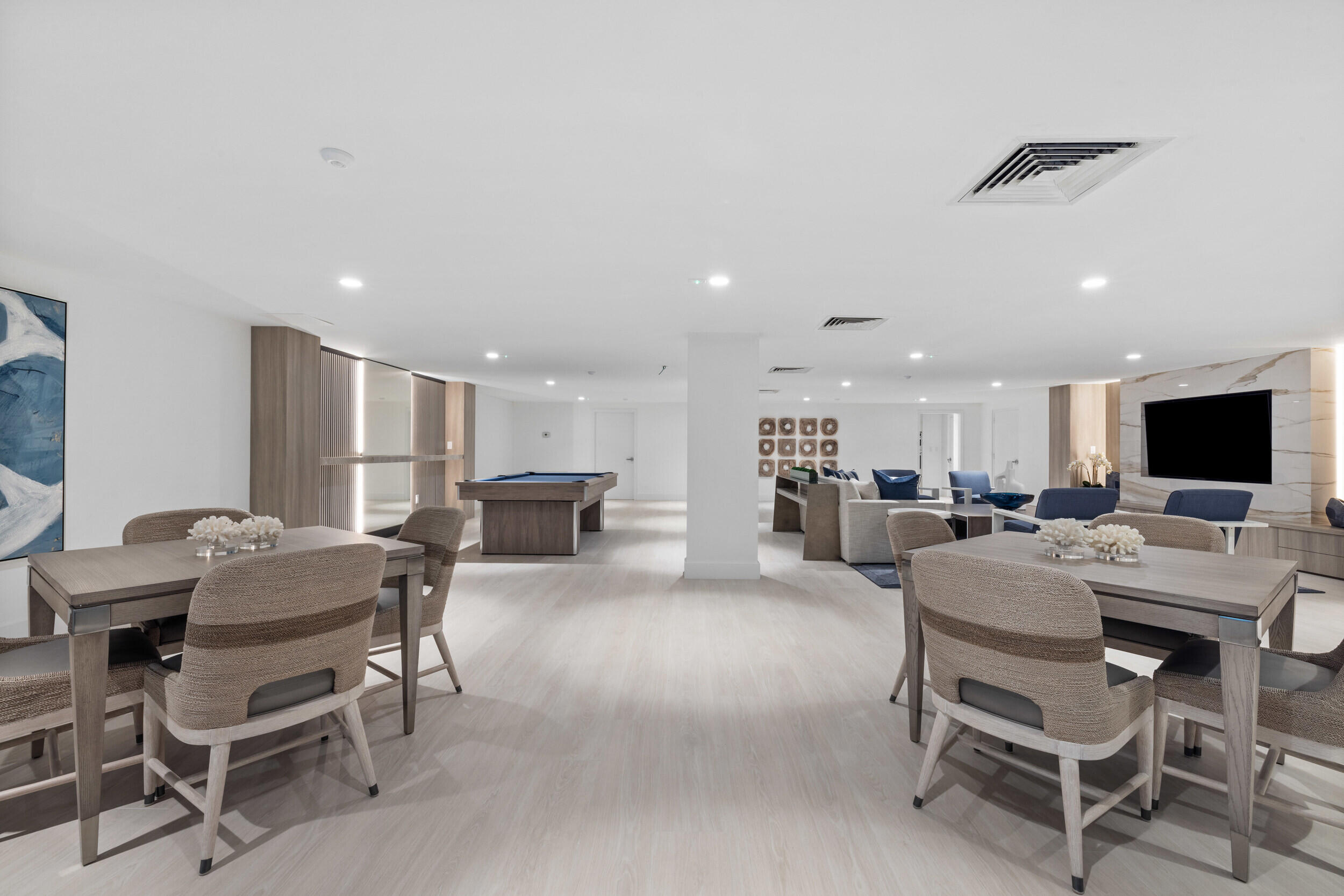 CARLYLE HOUSE CONDO - Residential