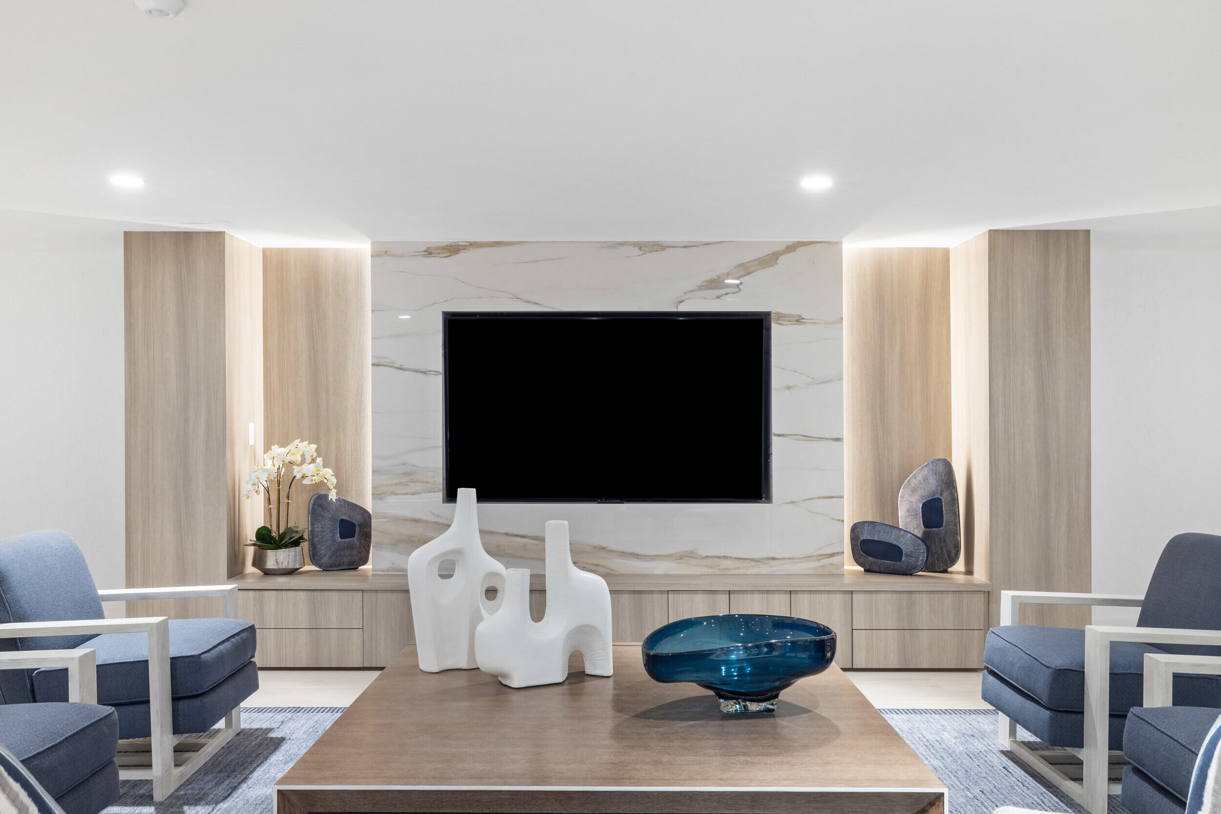 CARLYLE HOUSE CONDO - Residential