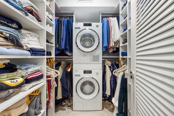 CARLYLE HOUSE CONDO - Residential