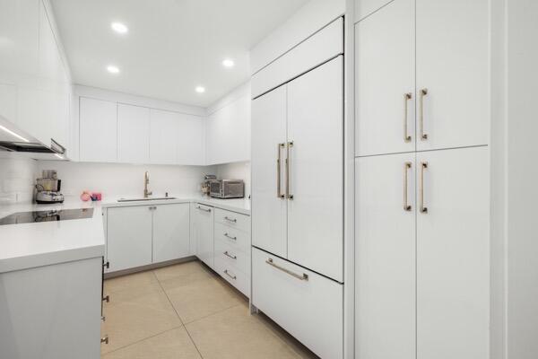 CARLYLE HOUSE CONDO - Residential