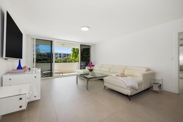 CARLYLE HOUSE CONDO - Residential