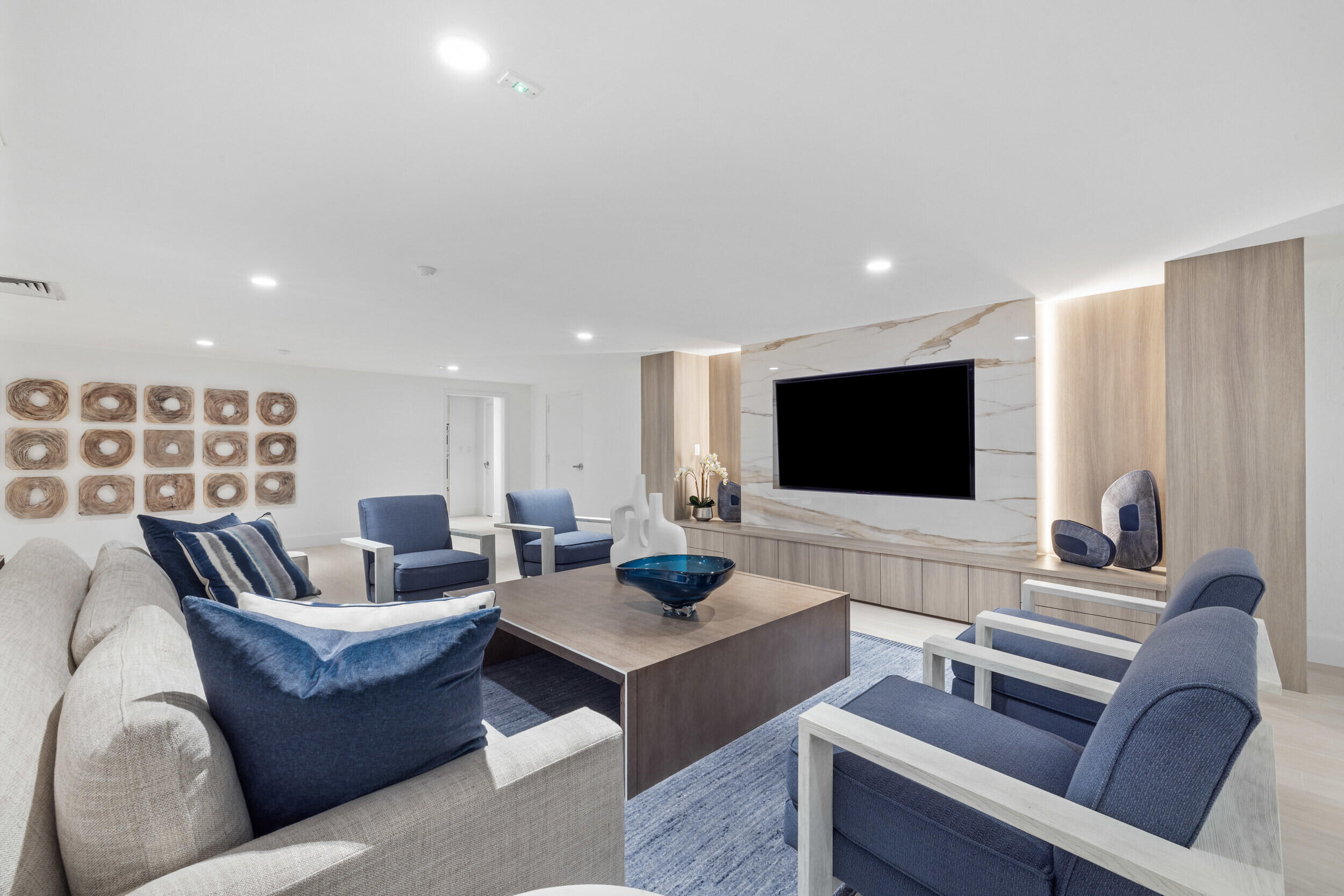 CARLYLE HOUSE CONDO - Residential