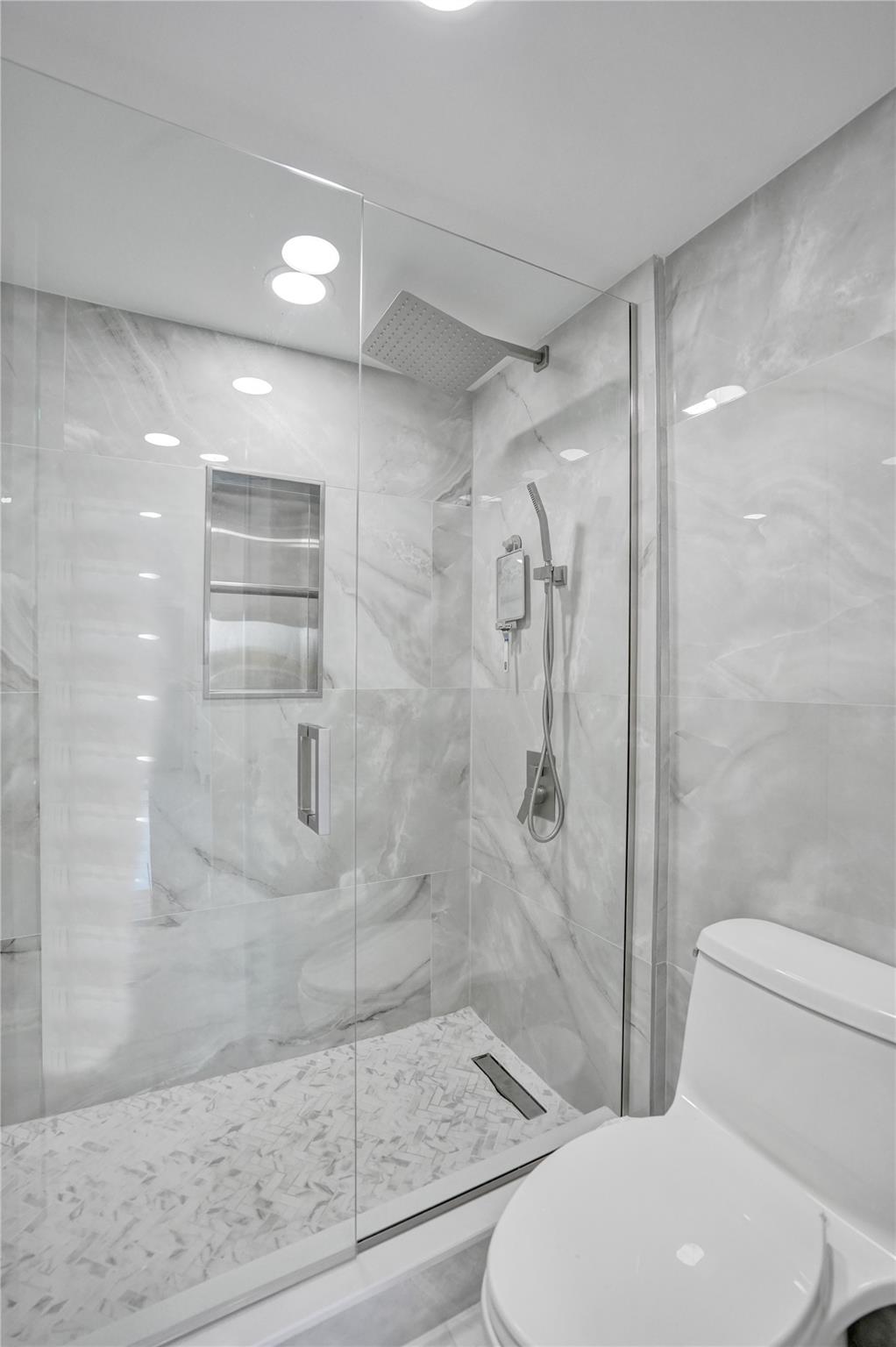 STARLIGHT TOWERS CONDO - Residential