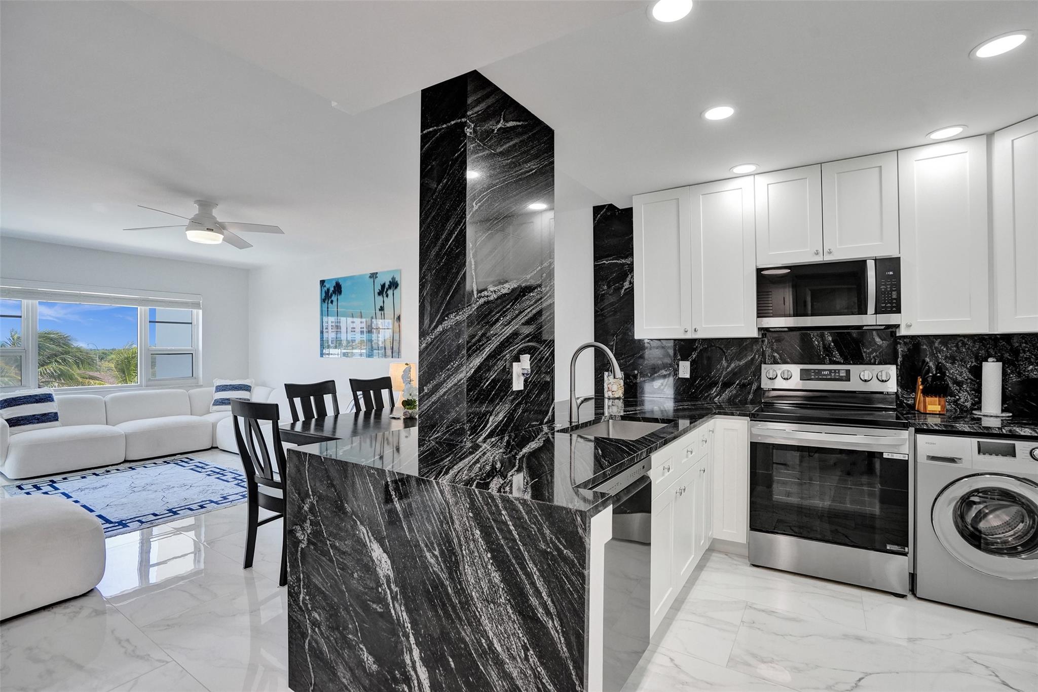 STARLIGHT TOWERS CONDO - Residential