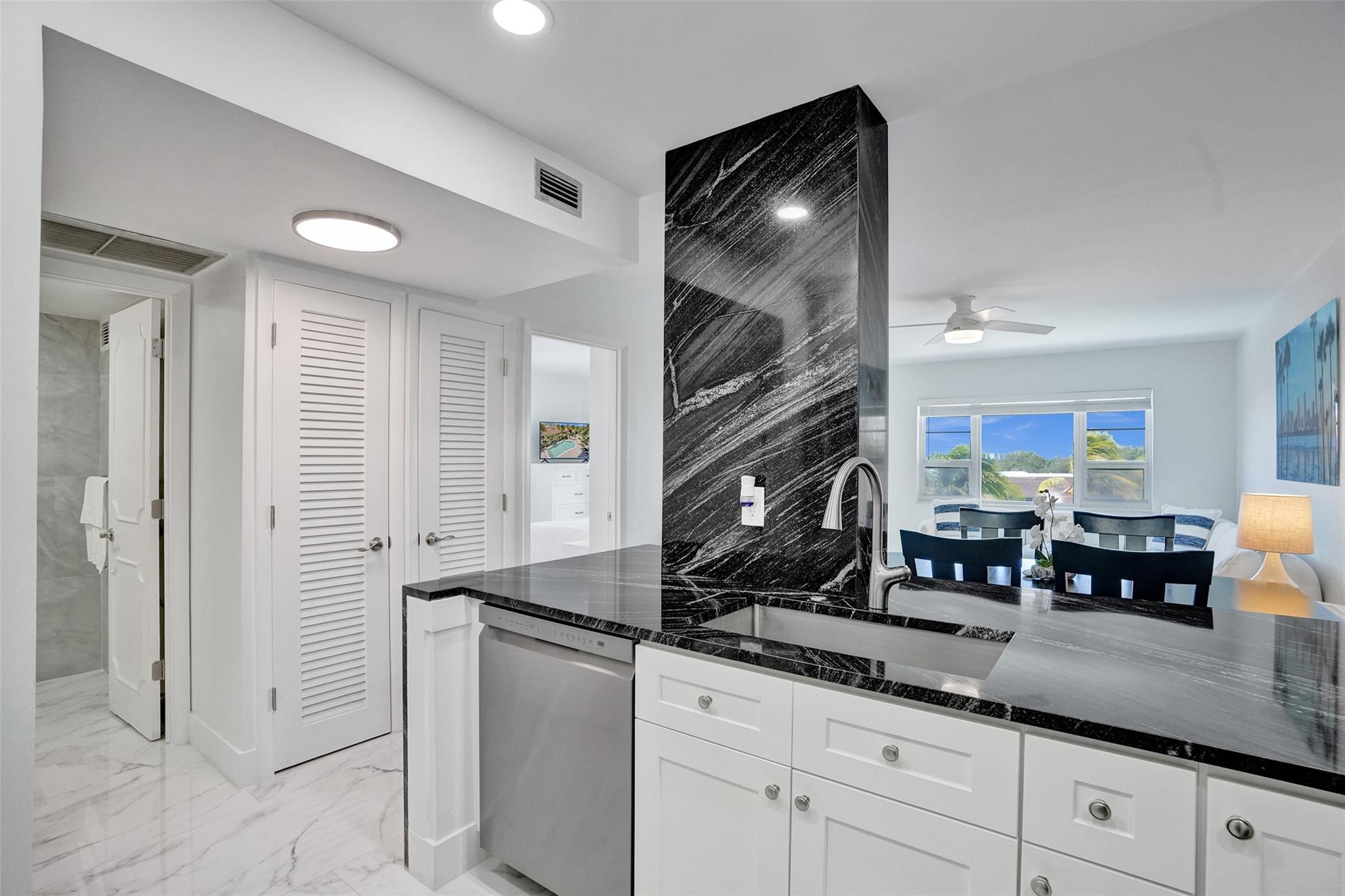 STARLIGHT TOWERS CONDO - Residential