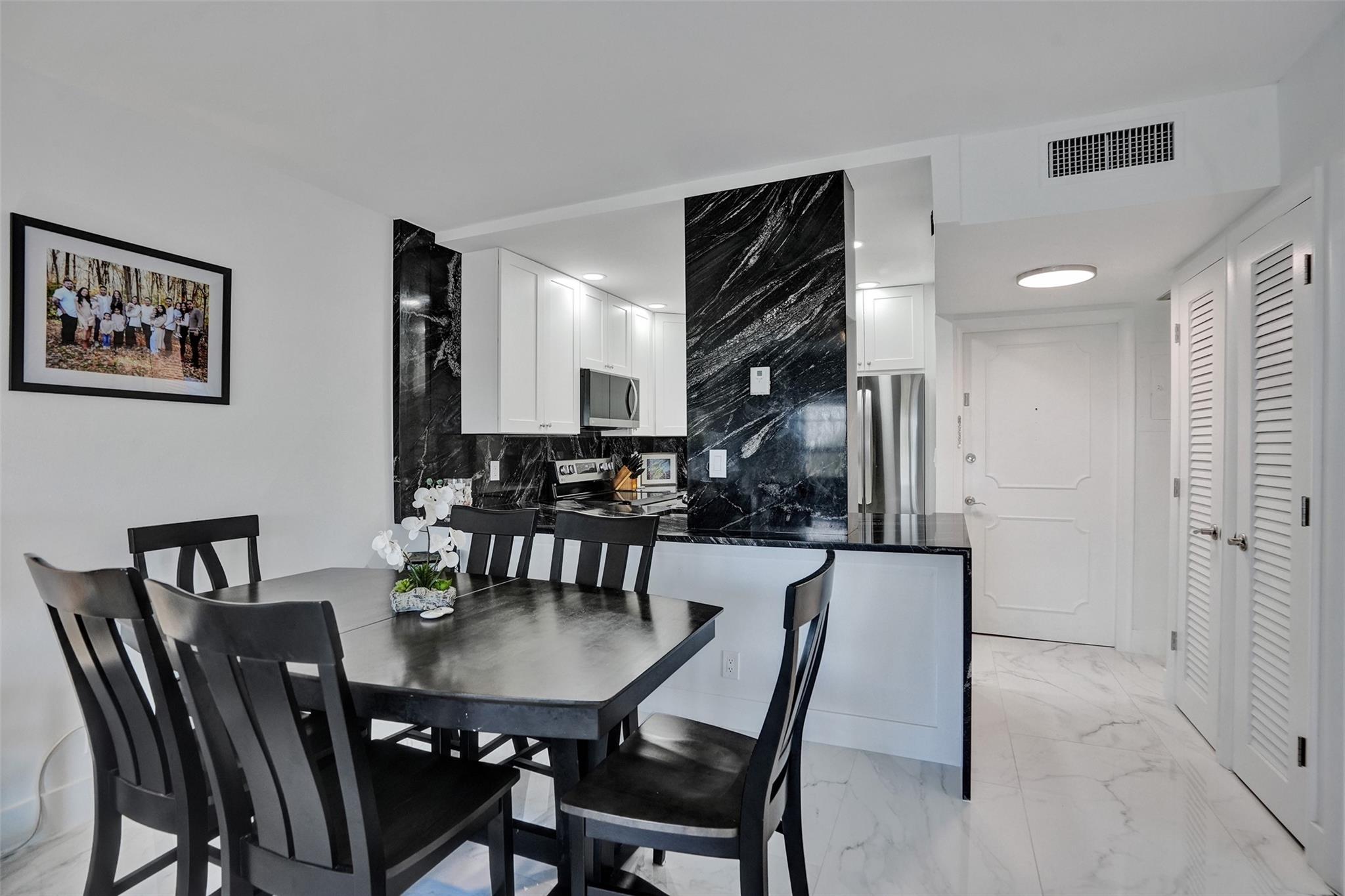 STARLIGHT TOWERS CONDO - Residential