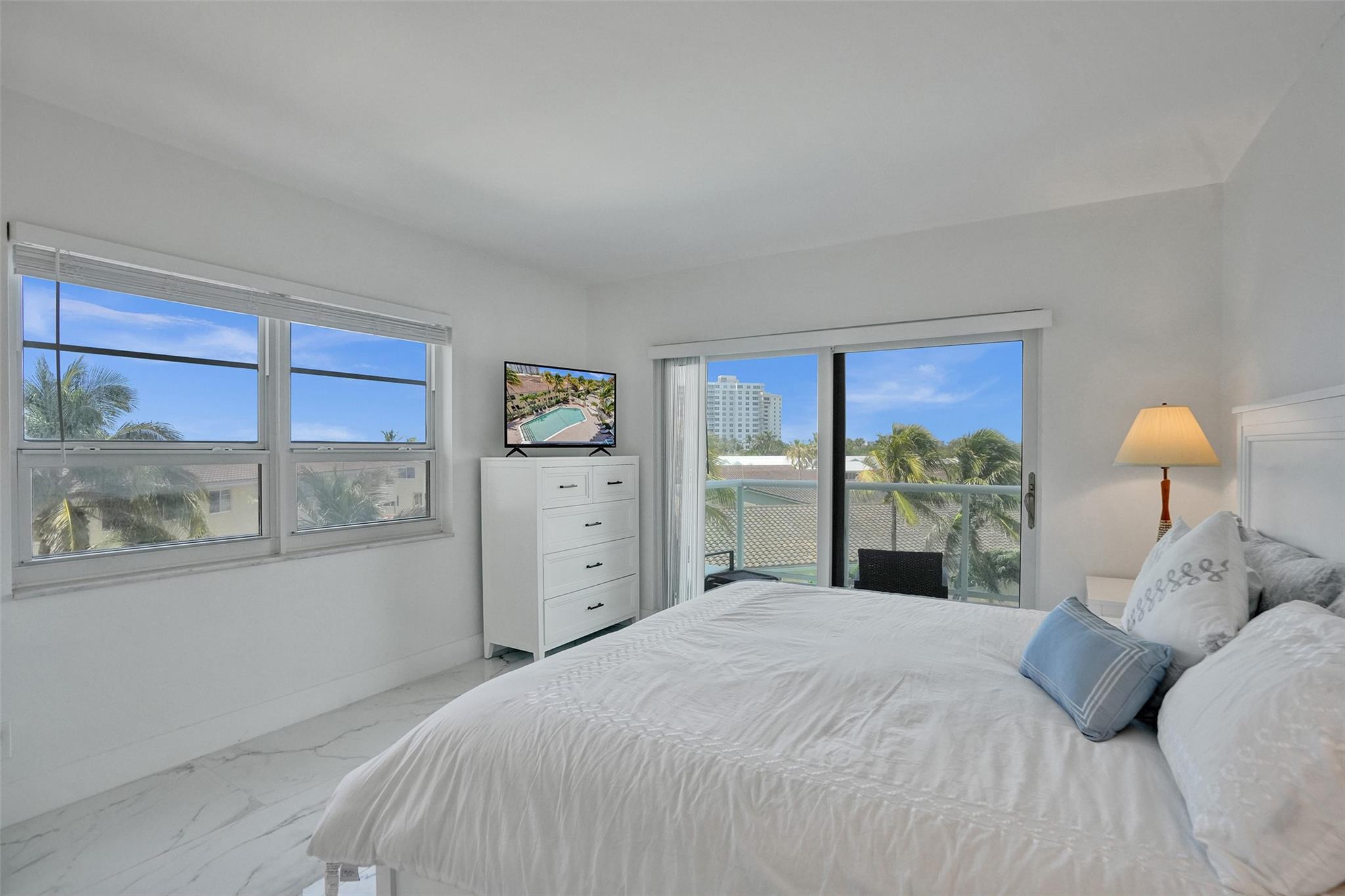 STARLIGHT TOWERS CONDO - Residential