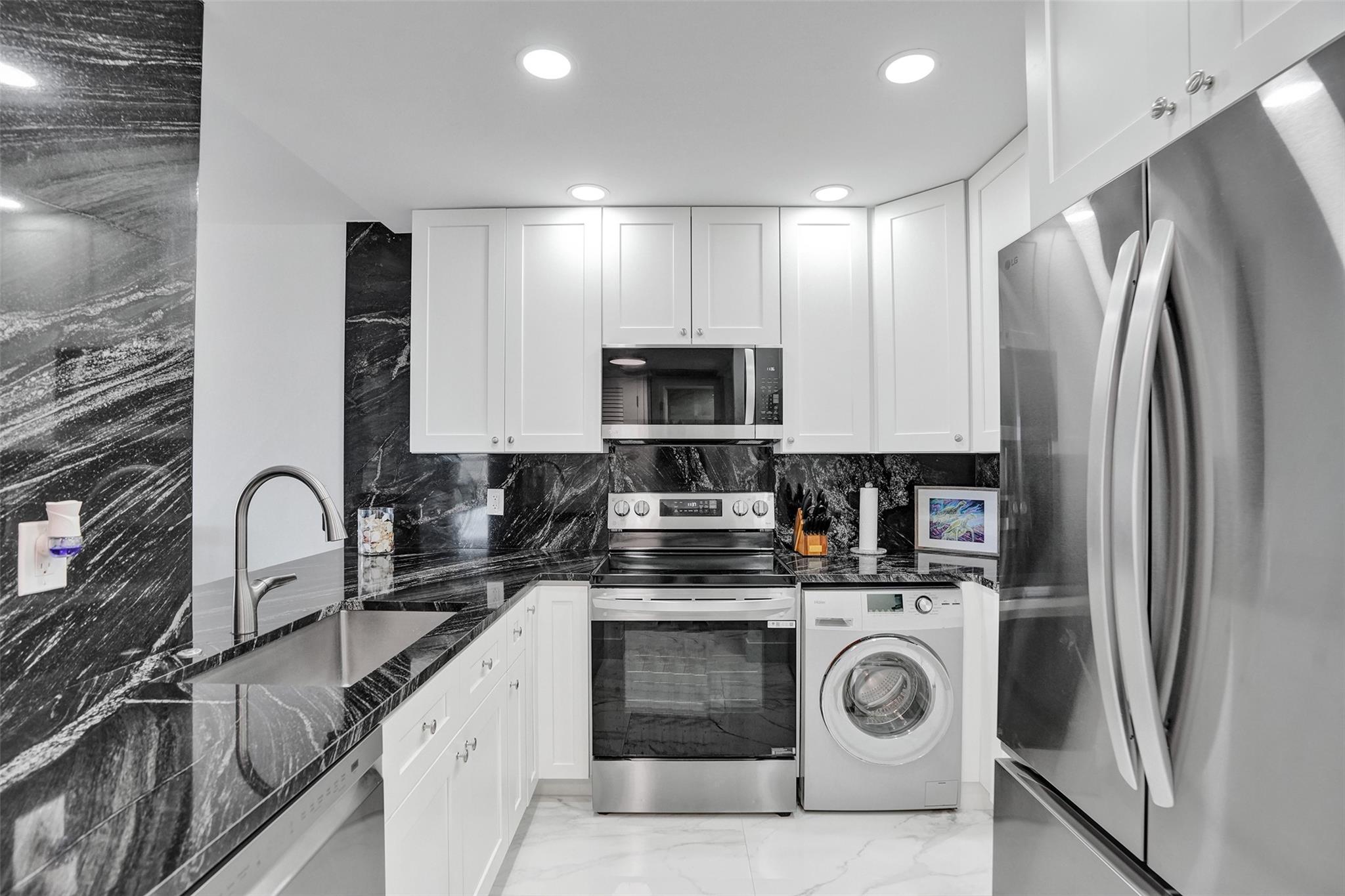 STARLIGHT TOWERS CONDO - Residential