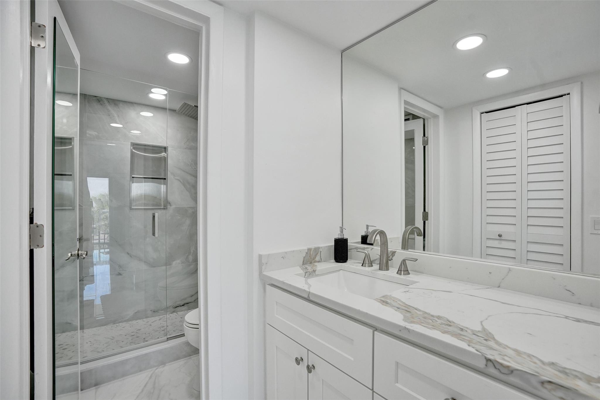 STARLIGHT TOWERS CONDO - Residential