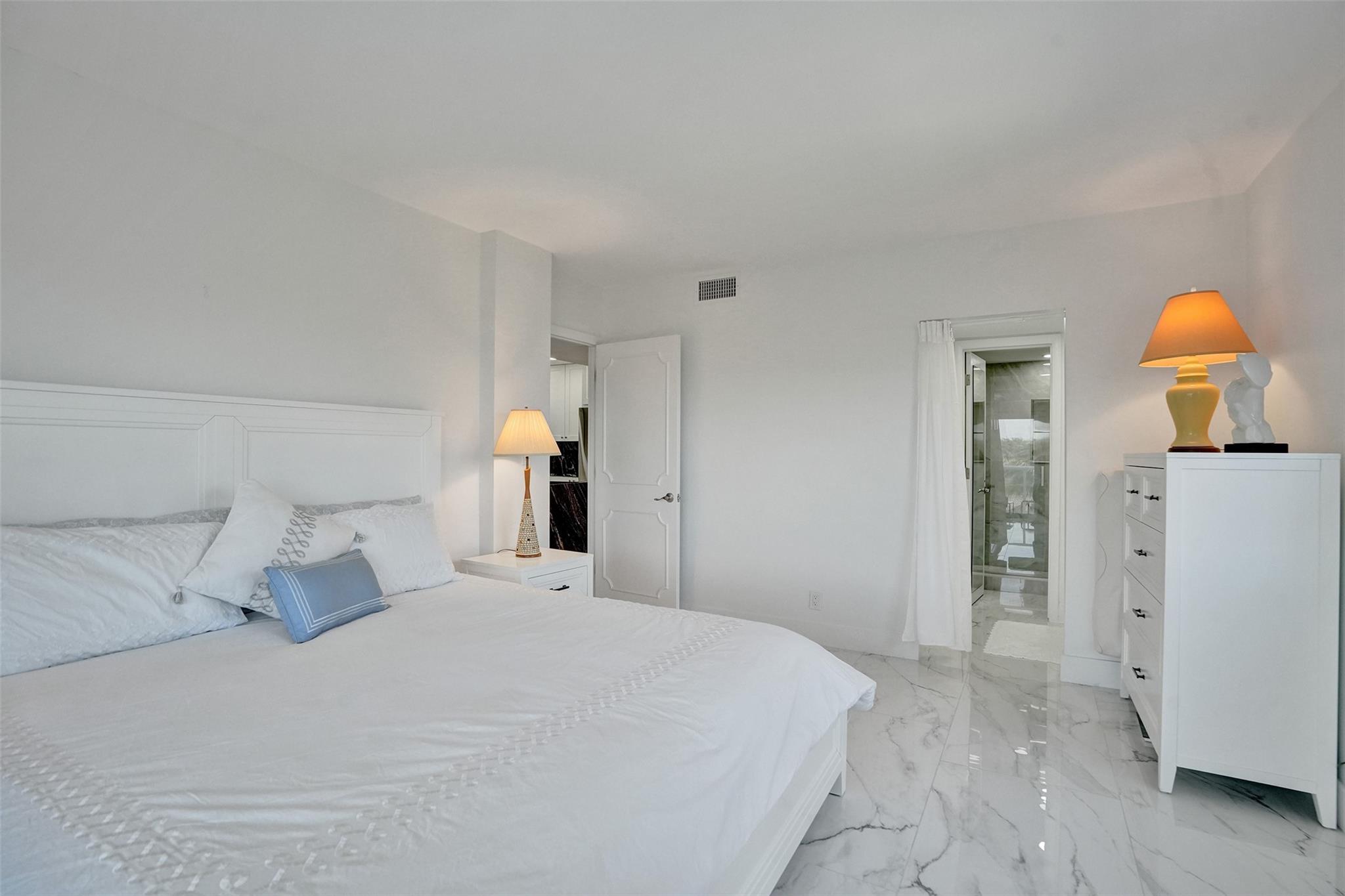 STARLIGHT TOWERS CONDO - Residential