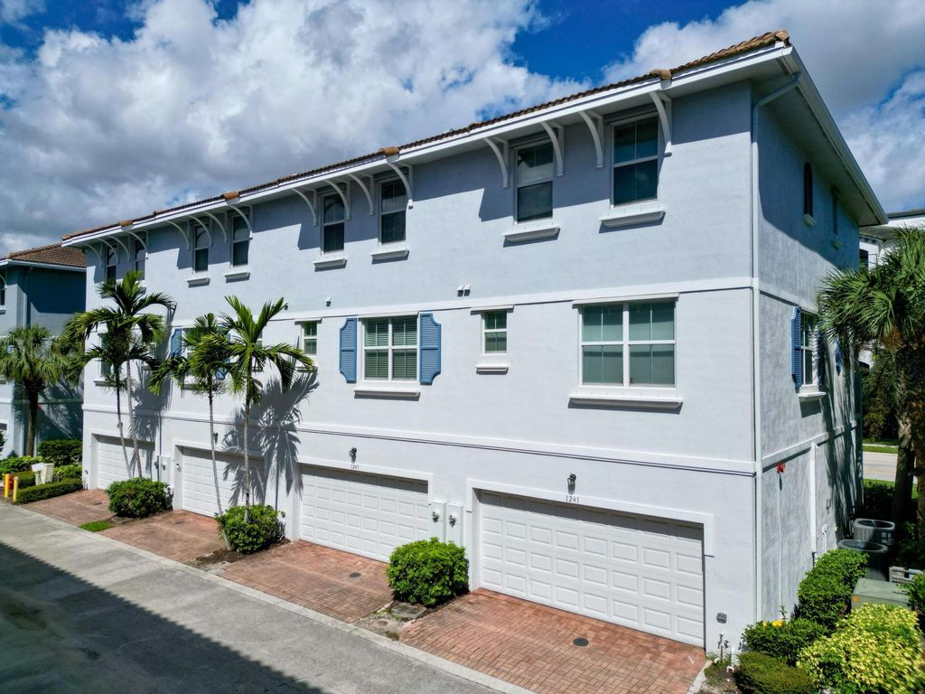 Photo of 1247 VÃ­a De Fossi, Boynton Beach, FL 33426 (MLS # B26024191)