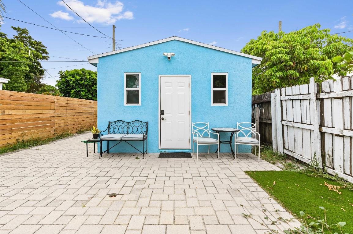 LAKE WORTH TOWN - Residential Income