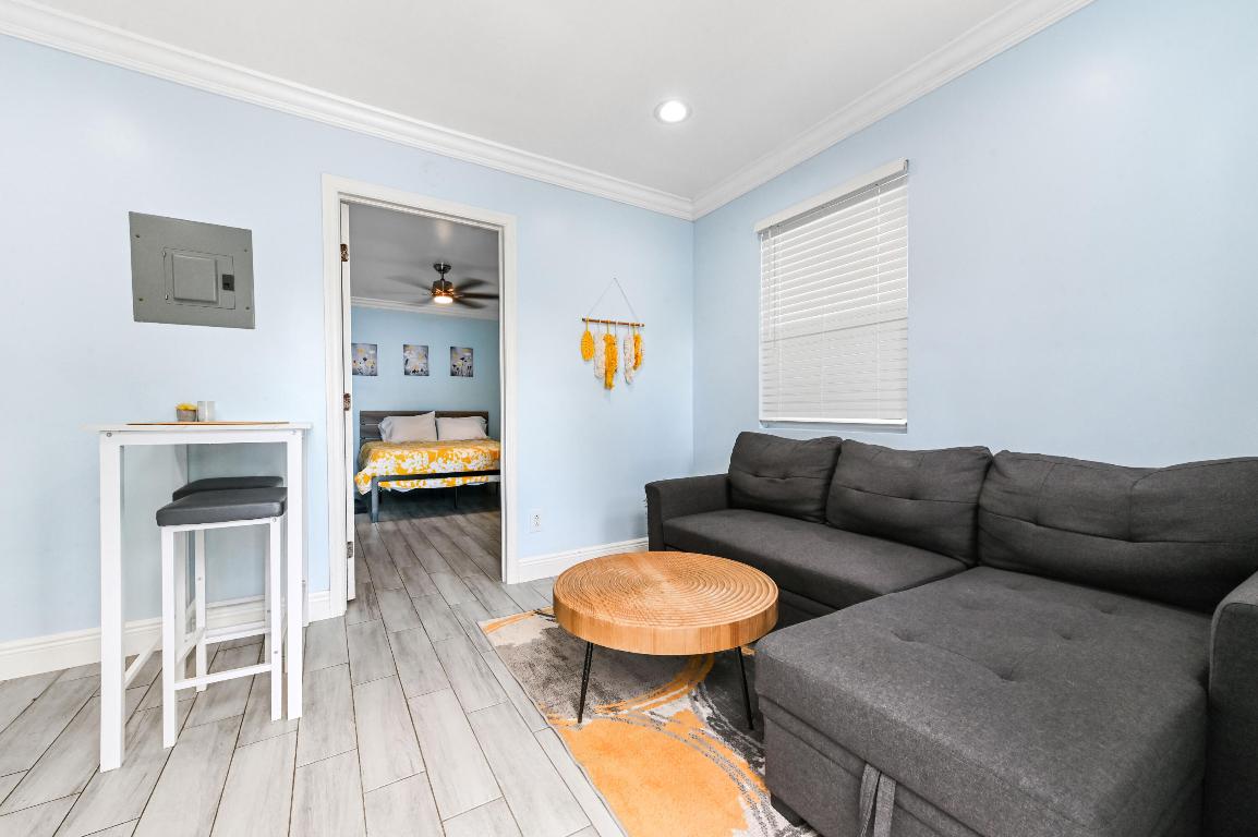 LAKE WORTH TOWN - Residential Income