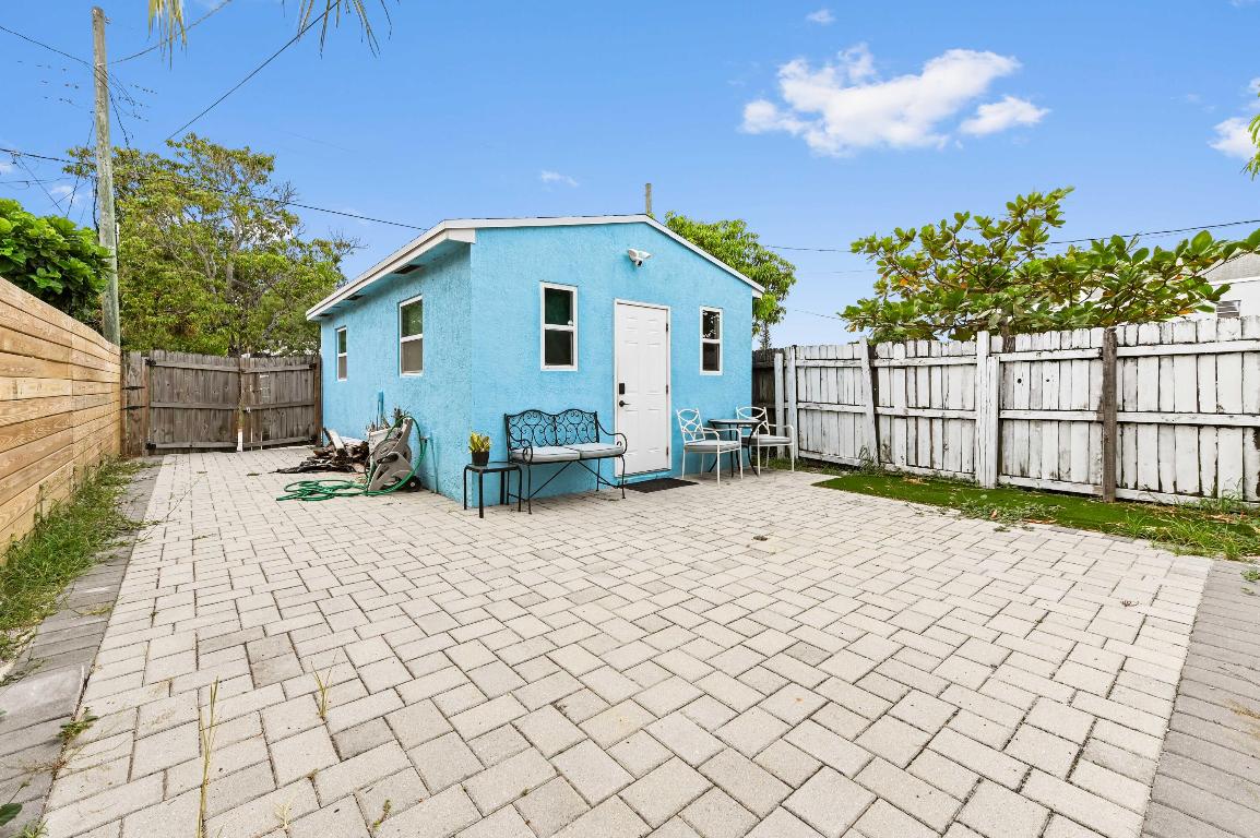 LAKE WORTH TOWN - Residential Income