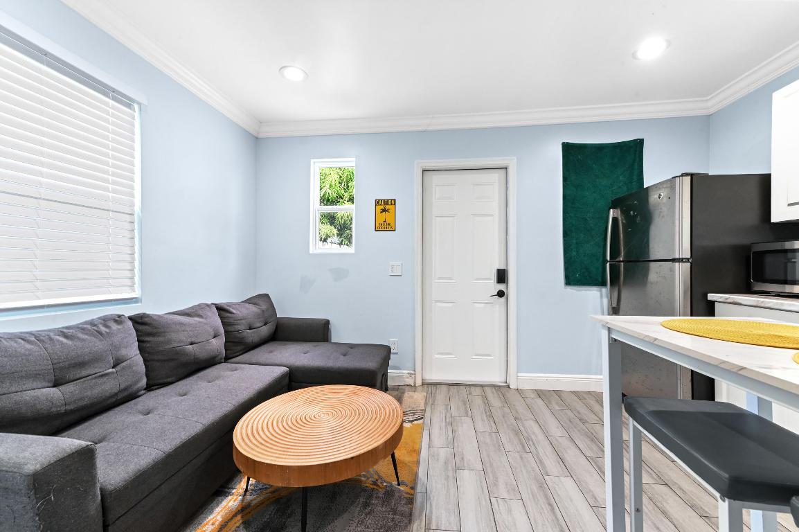 LAKE WORTH TOWN - Residential Income