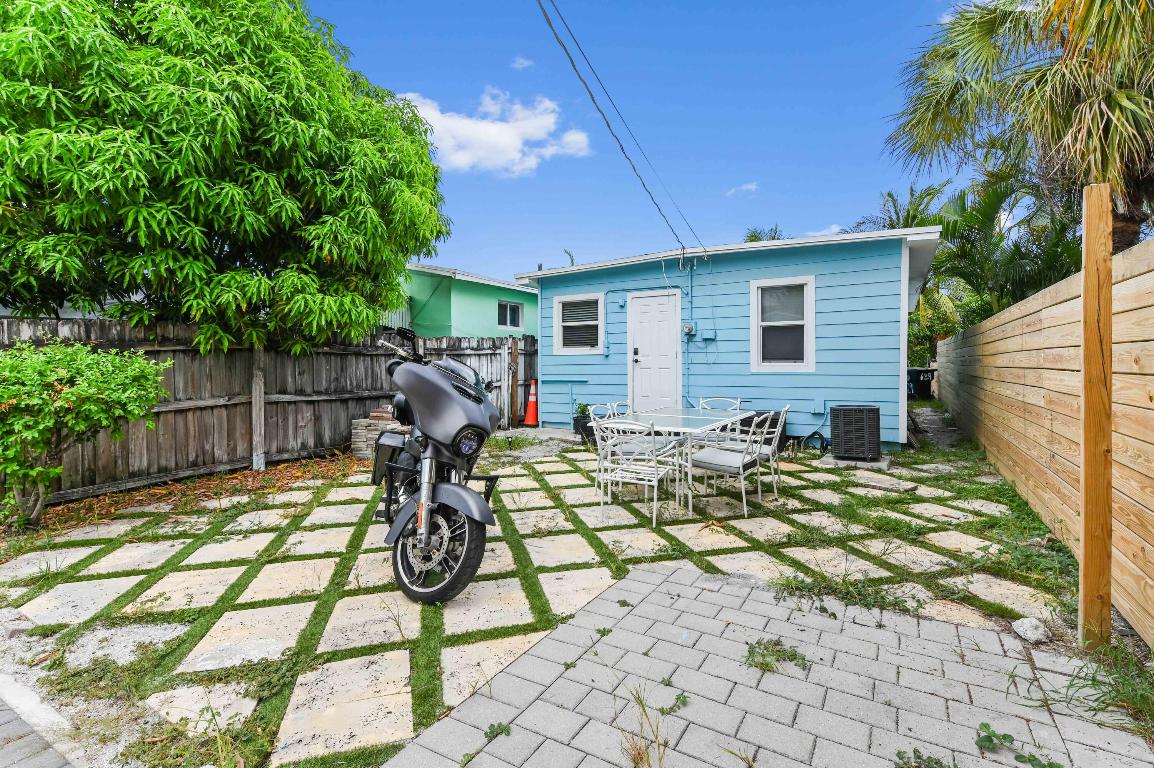 LAKE WORTH TOWN - Residential Income