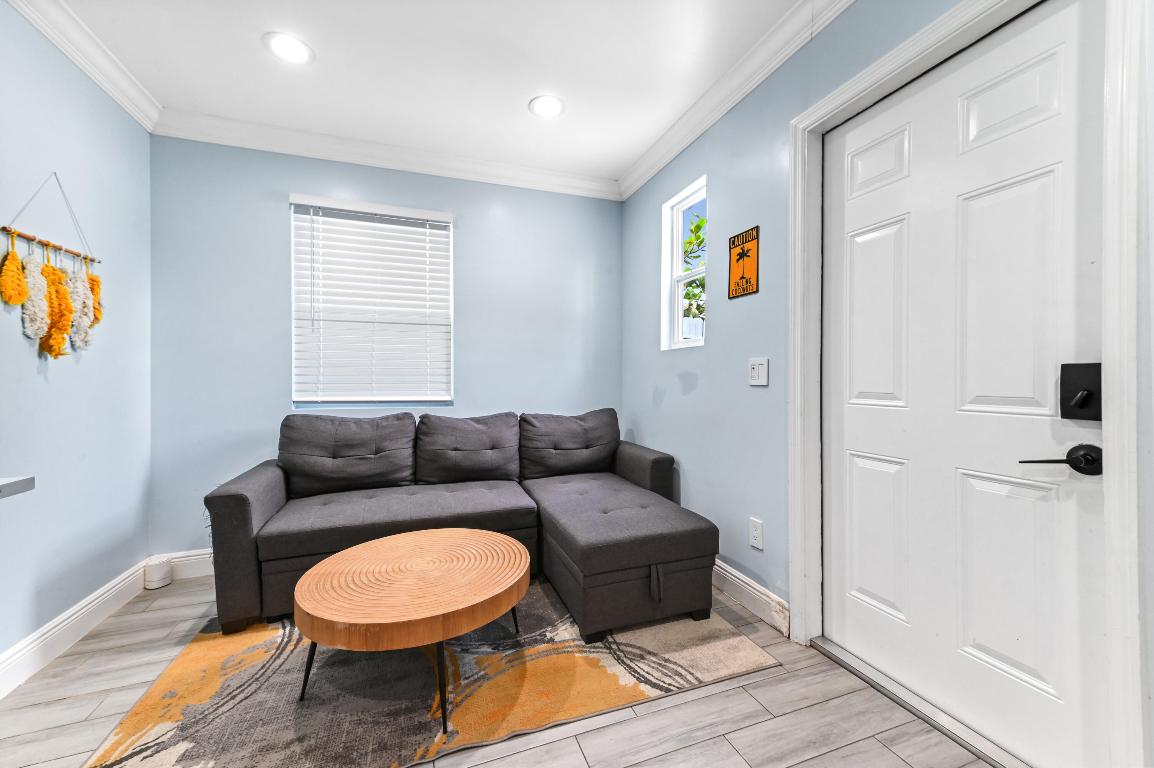 LAKE WORTH TOWN - Residential Income