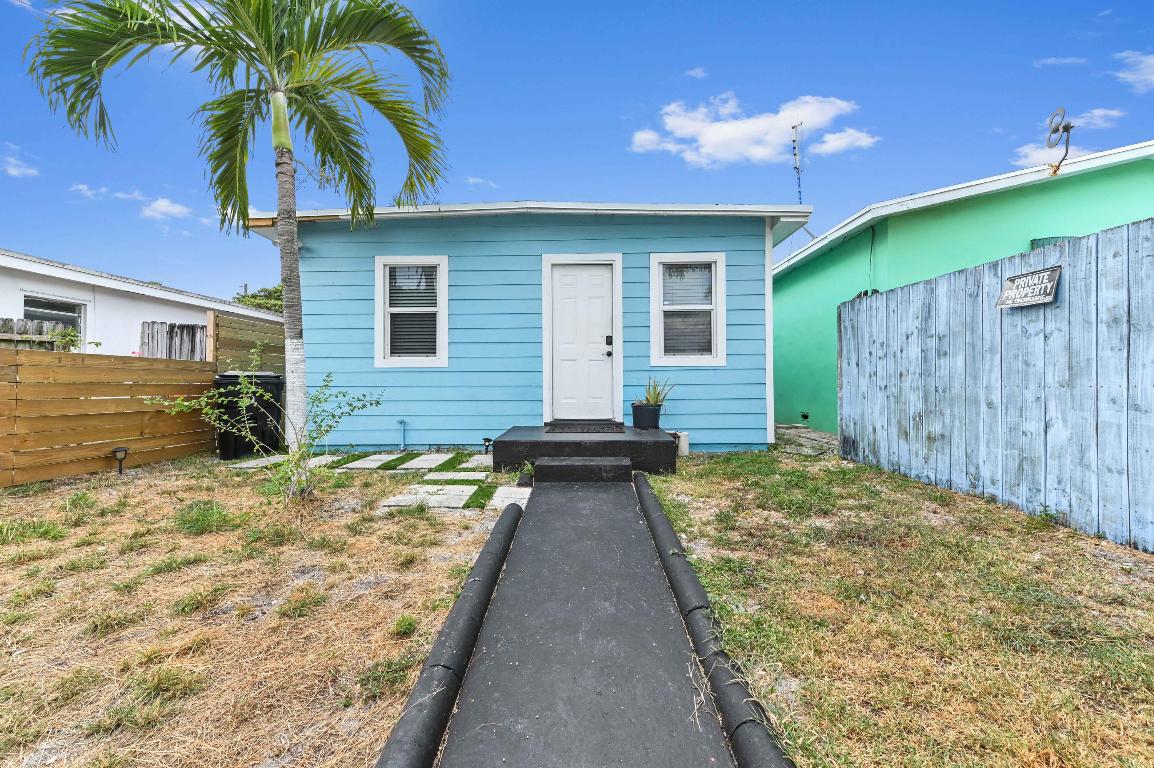 LAKE WORTH TOWN - Residential Income