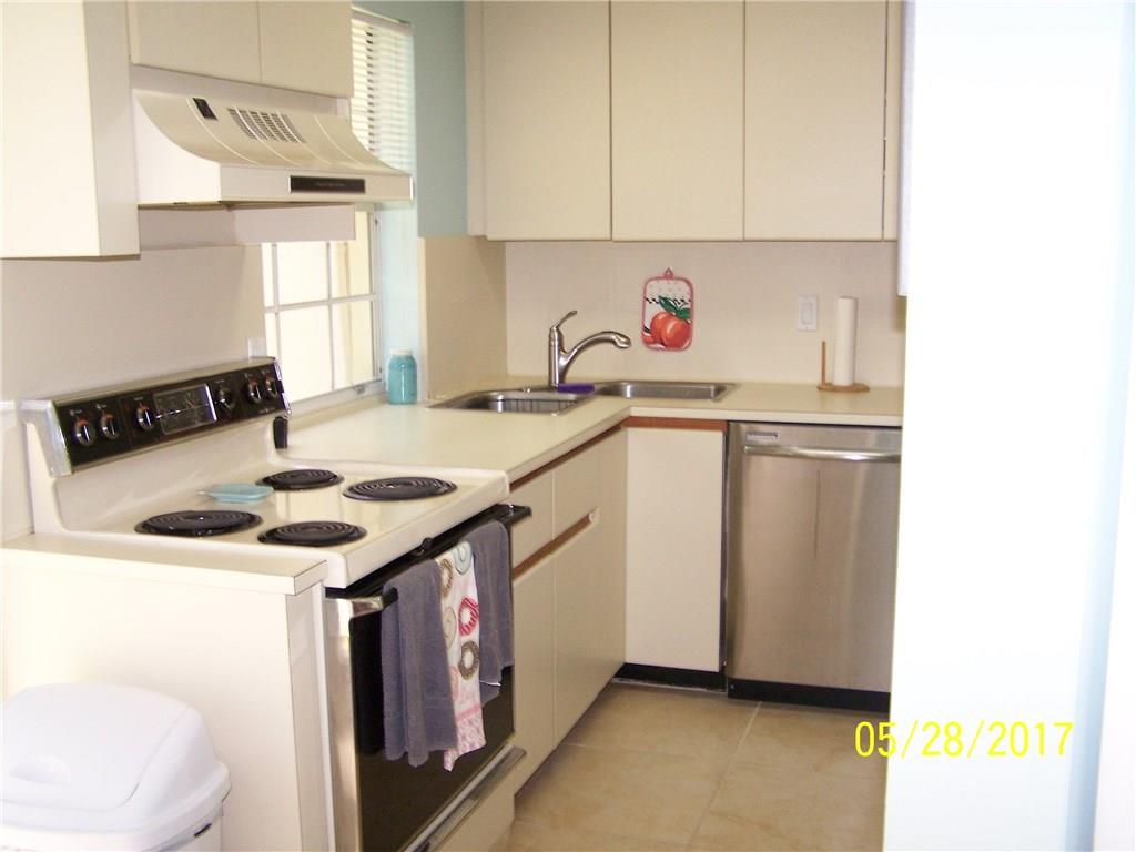 VILLAGE HOMES COUNTRY ISL - Residential