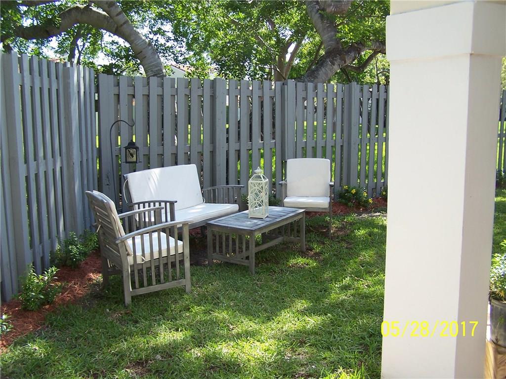 VILLAGE HOMES COUNTRY ISL - Residential