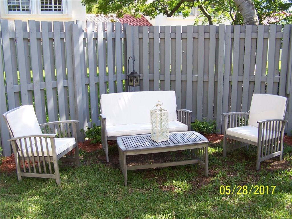 VILLAGE HOMES COUNTRY ISL - Residential