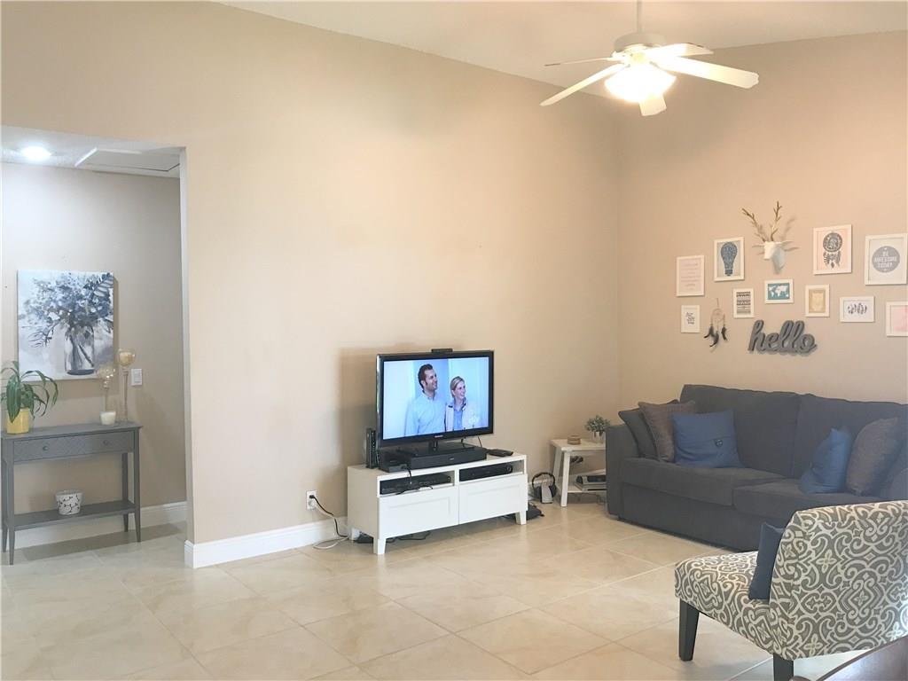 VILLAGE HOMES COUNTRY ISL - Residential