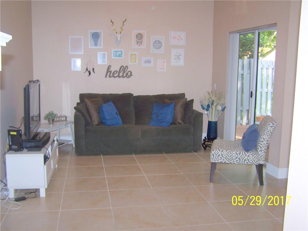 VILLAGE HOMES COUNTRY ISL - Residential