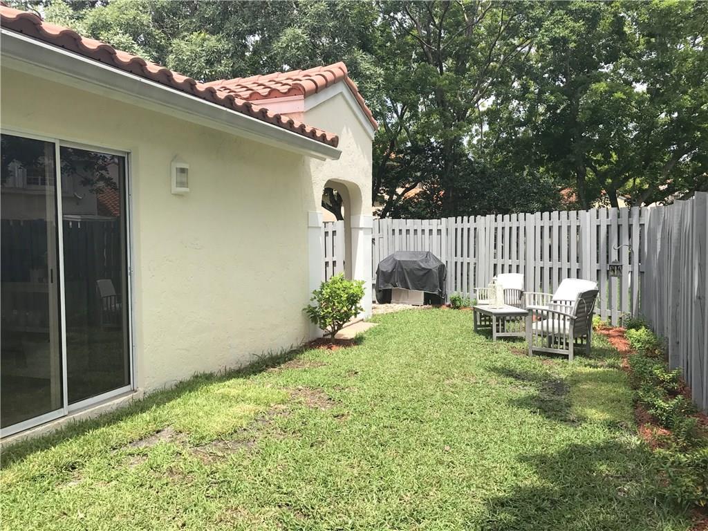 VILLAGE HOMES COUNTRY ISL - Residential