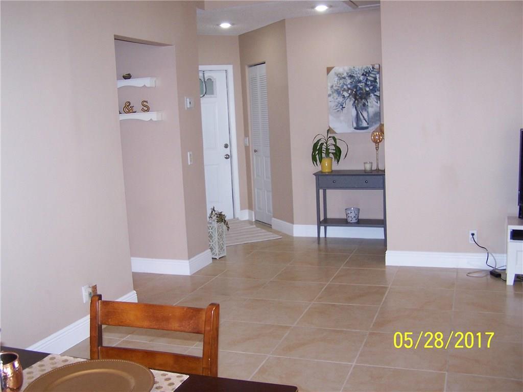 VILLAGE HOMES COUNTRY ISL - Residential