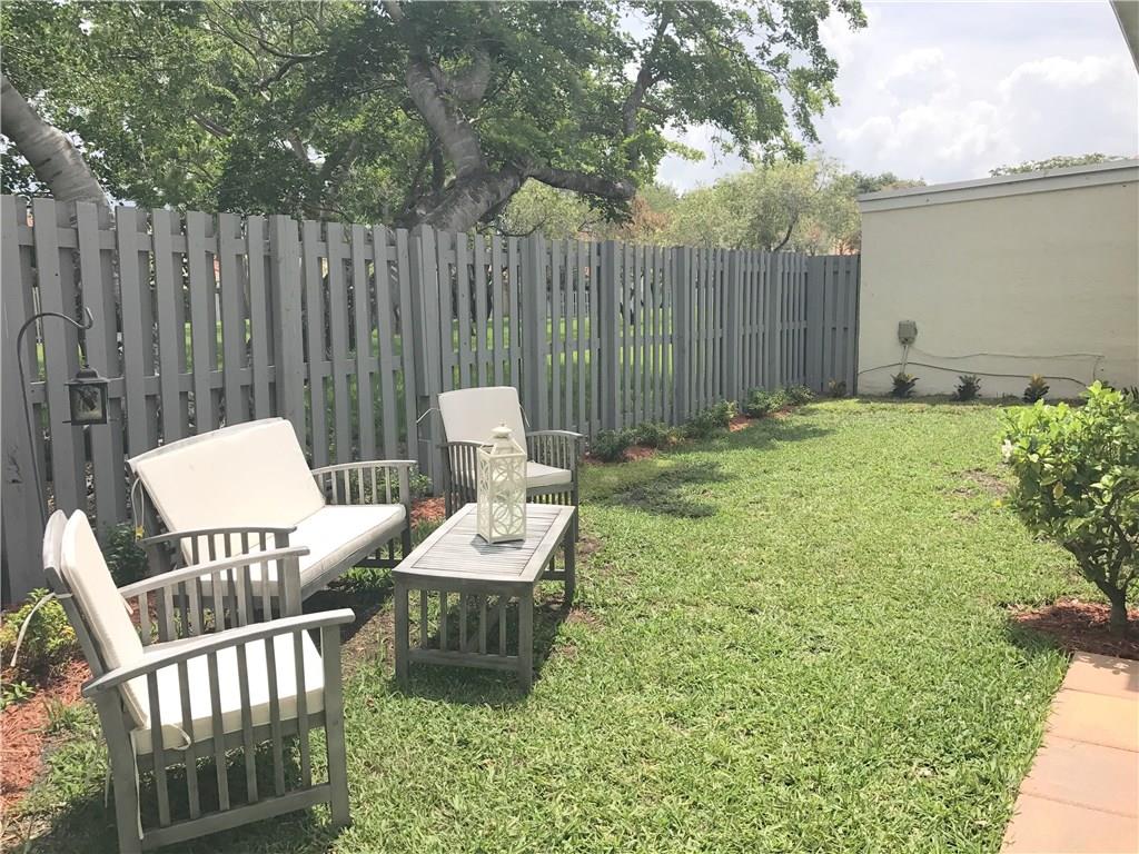 VILLAGE HOMES COUNTRY ISL - Residential