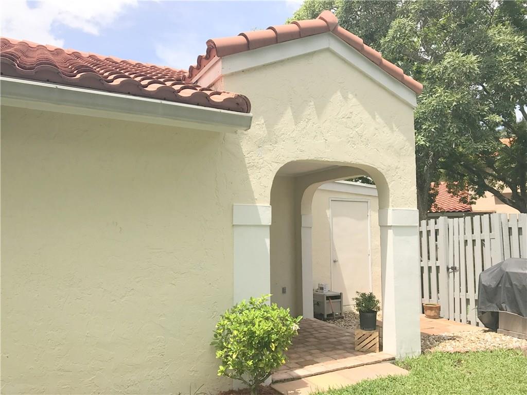 VILLAGE HOMES COUNTRY ISL - Residential