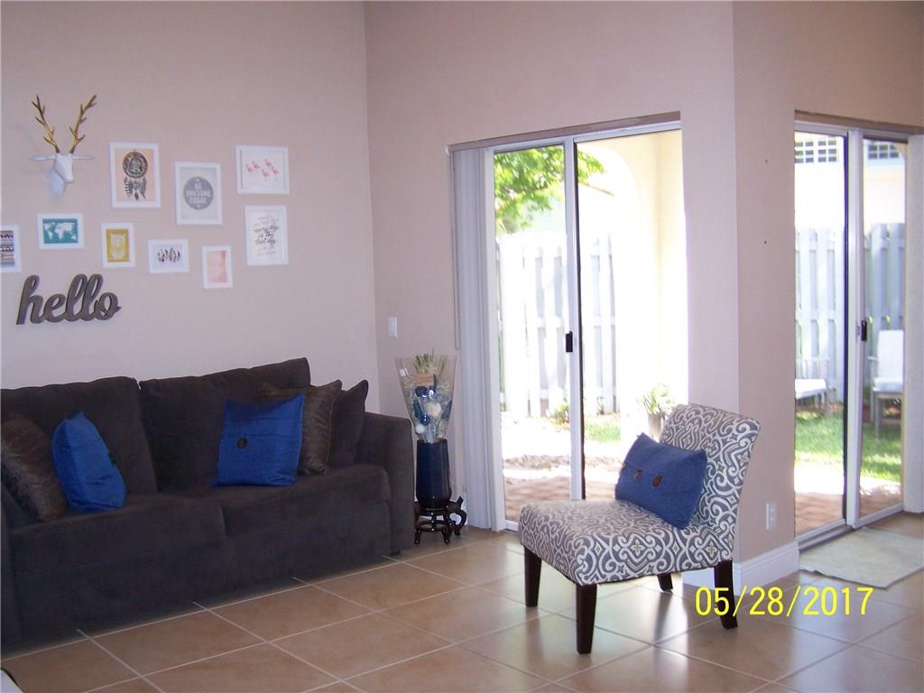 VILLAGE HOMES COUNTRY ISL - Residential