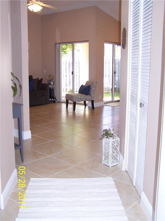 VILLAGE HOMES COUNTRY ISL - Residential