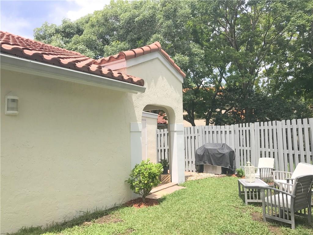 VILLAGE HOMES COUNTRY ISL - Residential