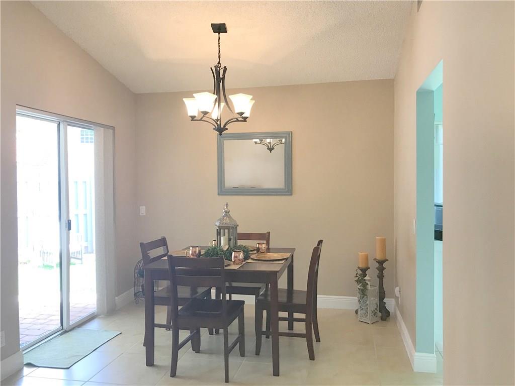 VILLAGE HOMES COUNTRY ISL - Residential