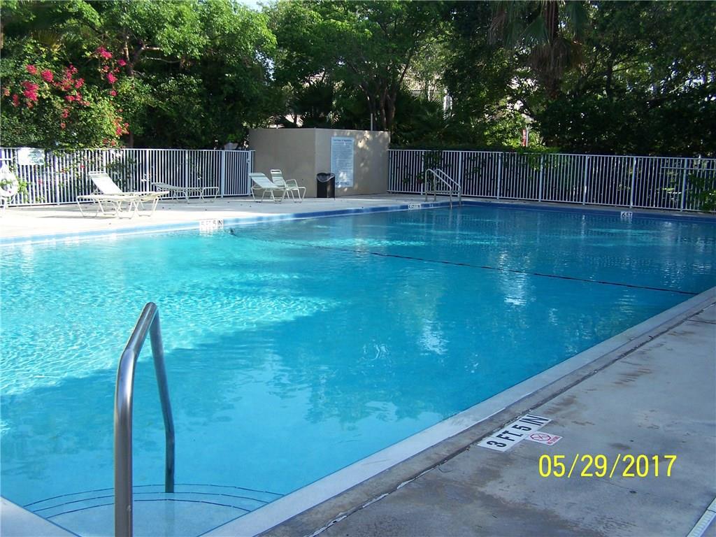 VILLAGE HOMES COUNTRY ISL - Residential