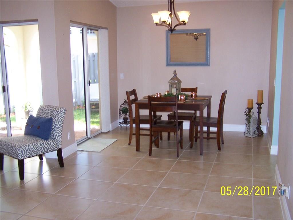 VILLAGE HOMES COUNTRY ISL - Residential