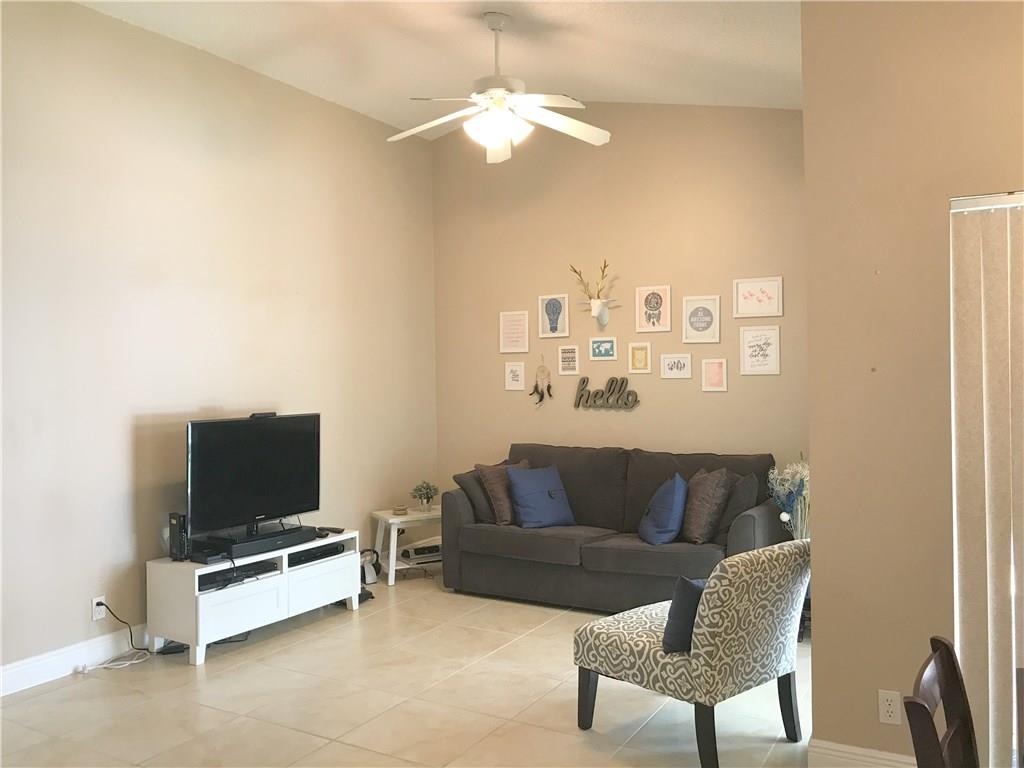 VILLAGE HOMES COUNTRY ISL - Residential