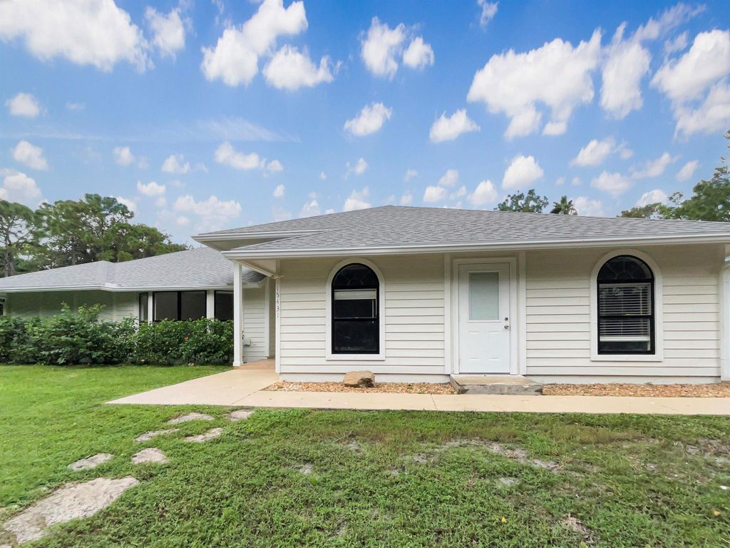 Photo of 15431 105th Drive N, Jupiter, FL 33478 (MLS # R11116128)