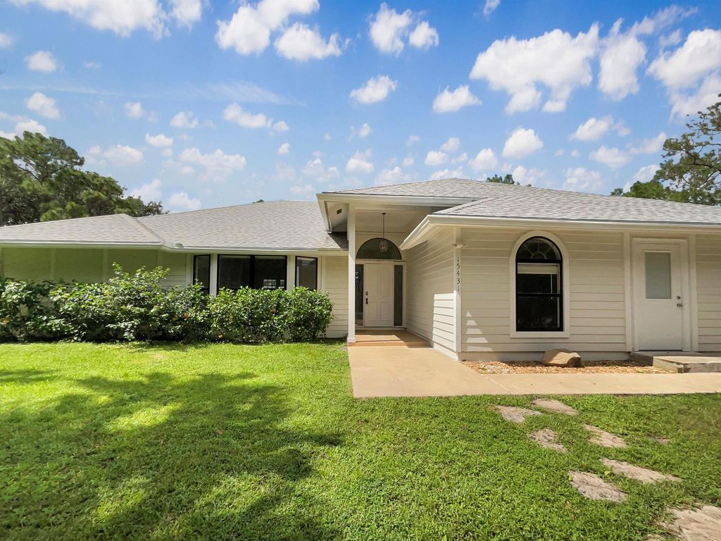 Photo of 15431 105th Drive N, Jupiter, FL 33478 (MLS # R11116128)