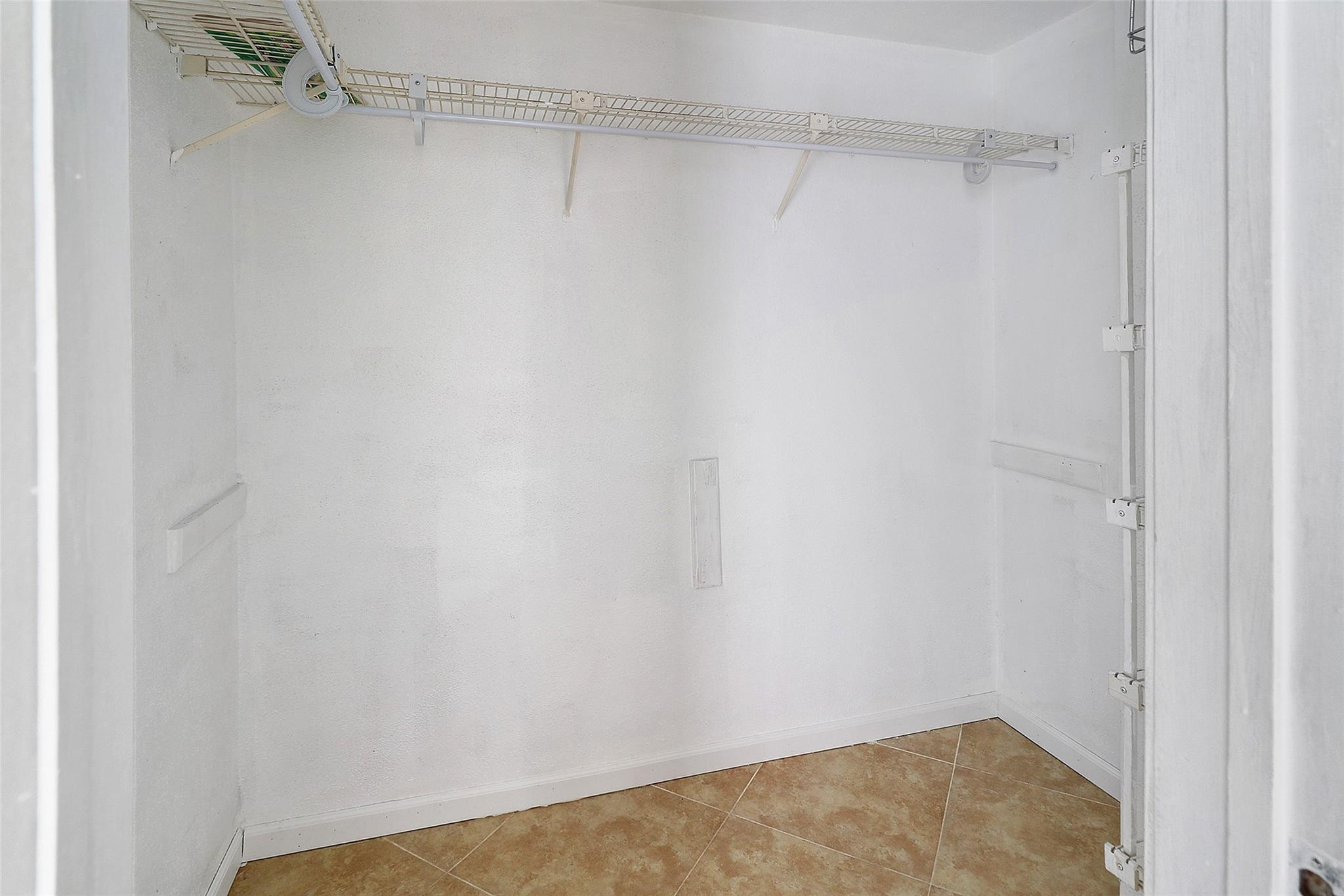 SAVANNAH AT RIVERSIDE - Residential