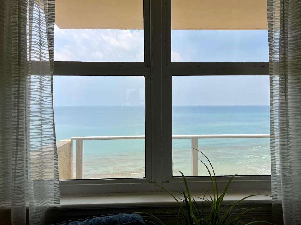 AQUARIUS CONDO - Residential Lease