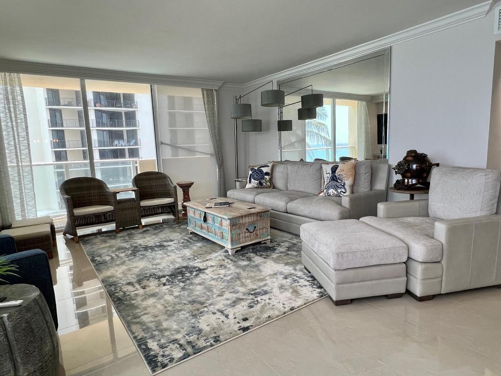 AQUARIUS CONDO - Residential Lease