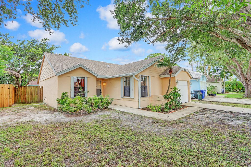 Photo of 1224 Arapaho Street, Jupiter, FL 33458 (MLS # R11003973)