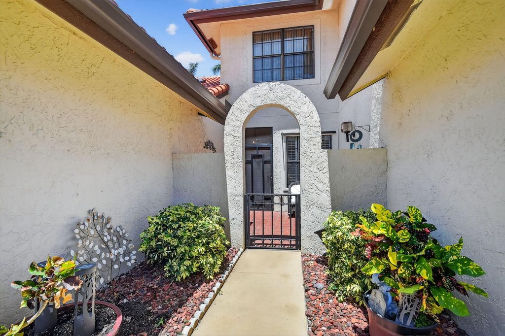 Photo of 5965 Parkwalk Drive, Boynton Beach, FL 33472 (MLS # R11110319)