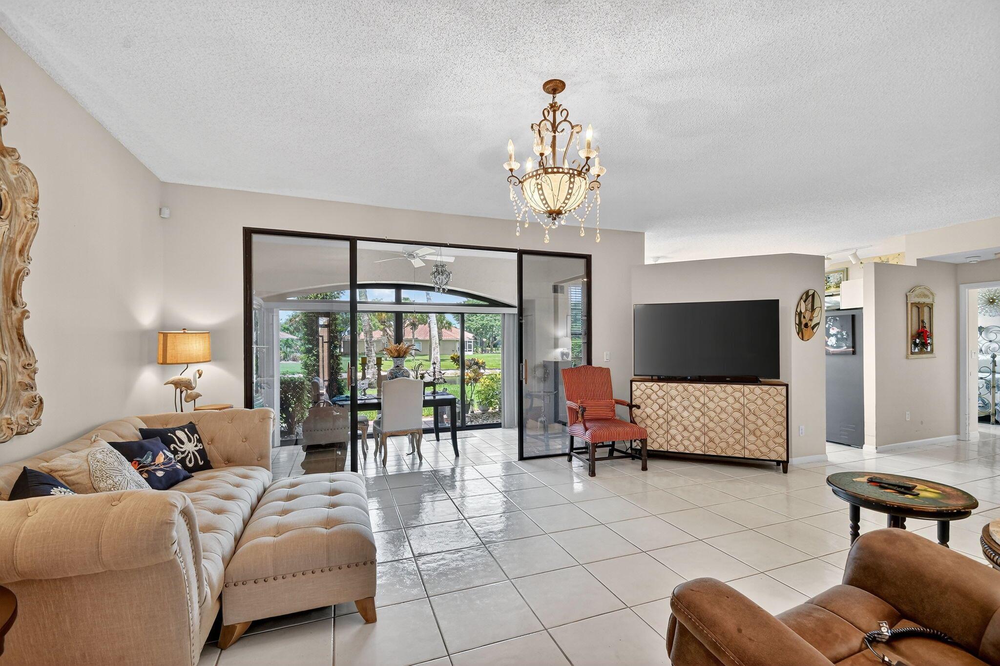 5965 Parkwalk Drive, Boynton Beach, FL, 33472/$299,900 4 5965 Parkwalk Drive