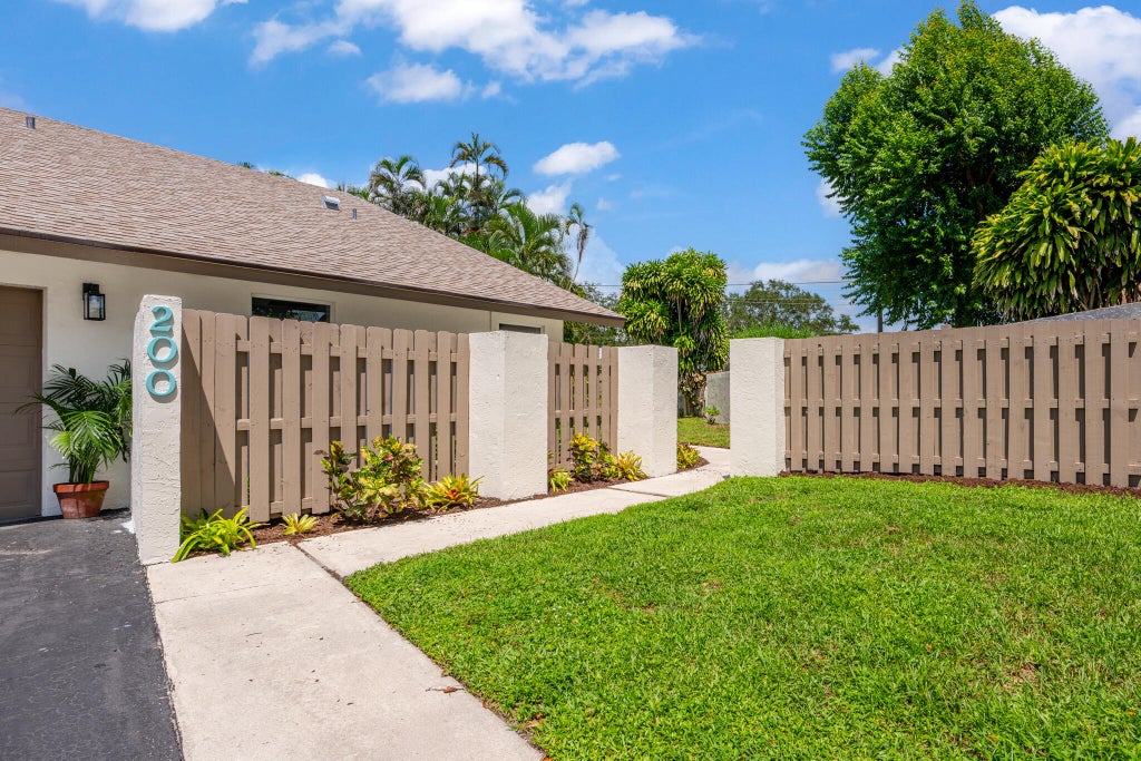 Photo of 200 SW 29th Avenue, Delray Beach, FL 33445 (MLS # B26079995)