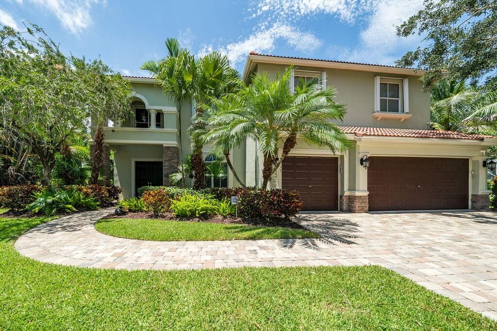 Photo of 257 Spoonbill Lane N, Jupiter, FL 33458 (MLS # R10908068)