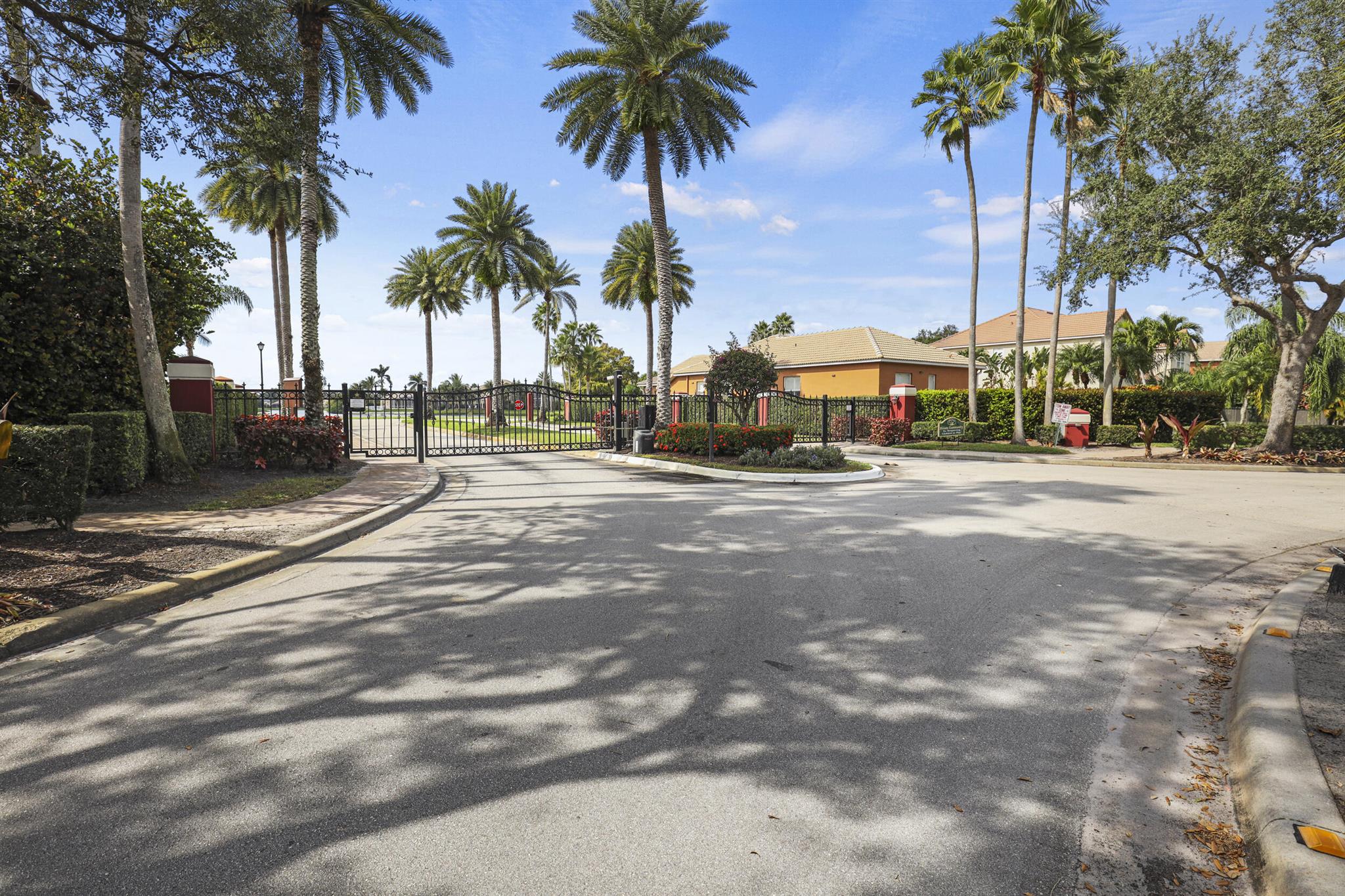 LAKE TUSCANY - Residential