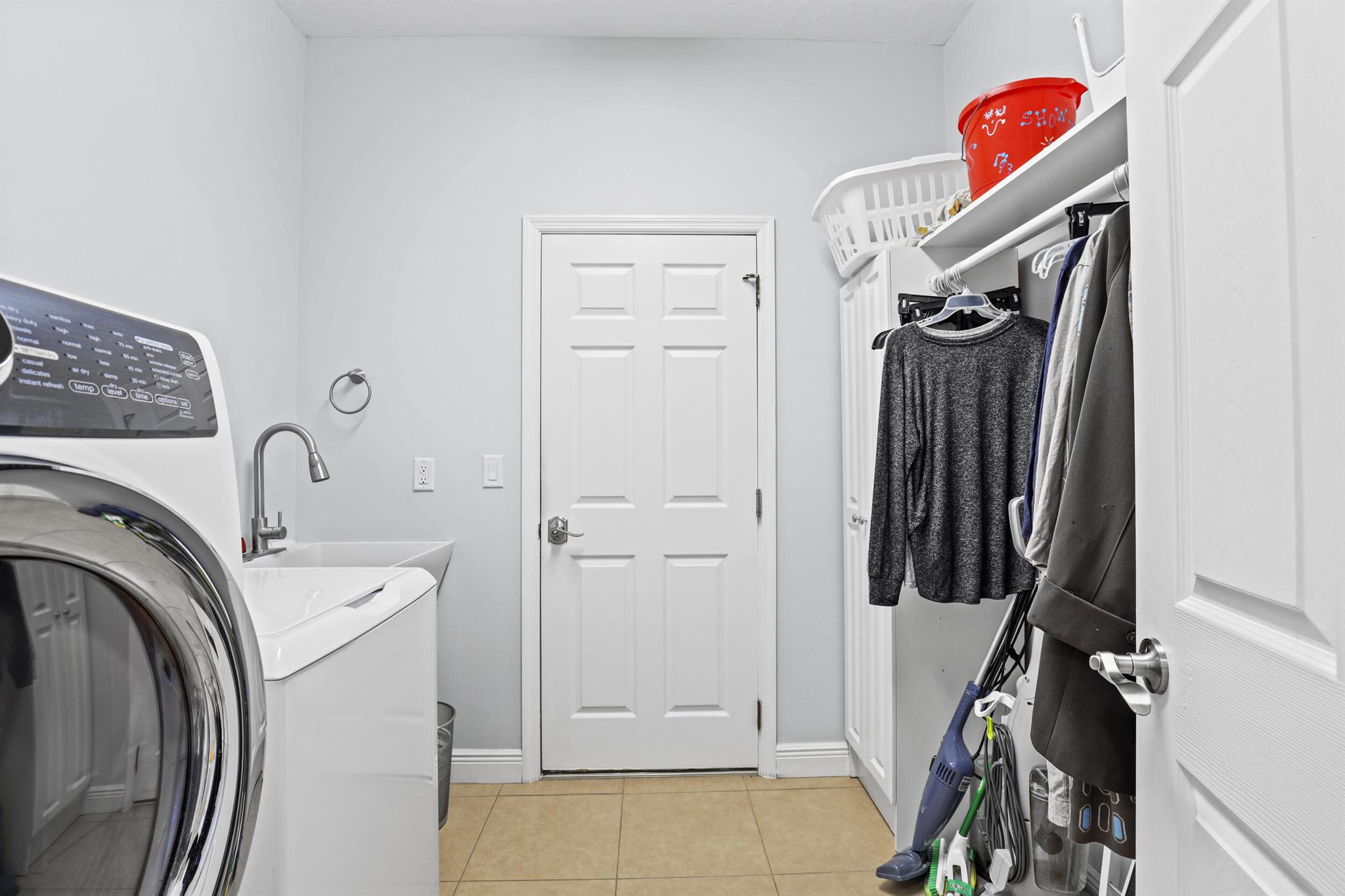 LAKE TUSCANY - Residential